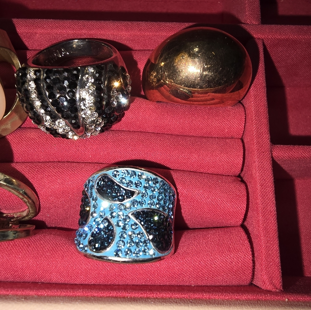 Size 8 rings - Picture 3 of 4